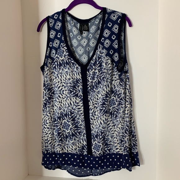 new directions Tops - New Directions VNeck Sleeveless Navy Print Tank XL
